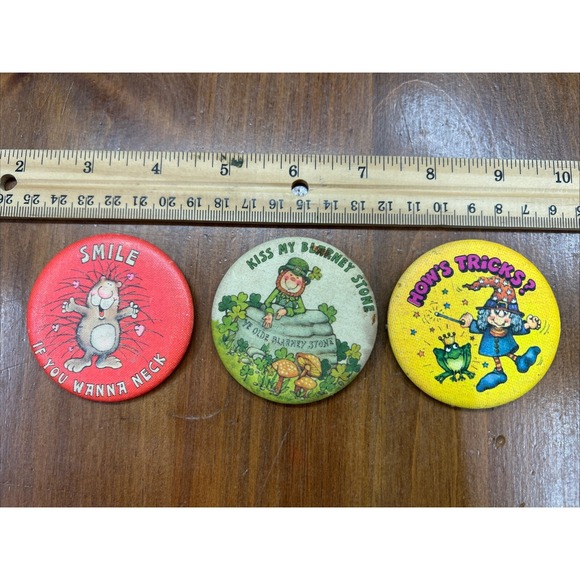 Set of 3 Vintage Hallmark Button Pins Halloween St Patrick's Day Valentine's Day - Picture 1 of 5